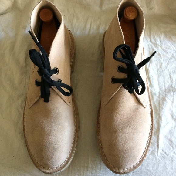 bata chukka boots
